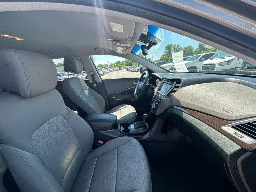 Hyundai Santa Fe Sport Vehicle Full-screen Gallery Image 14