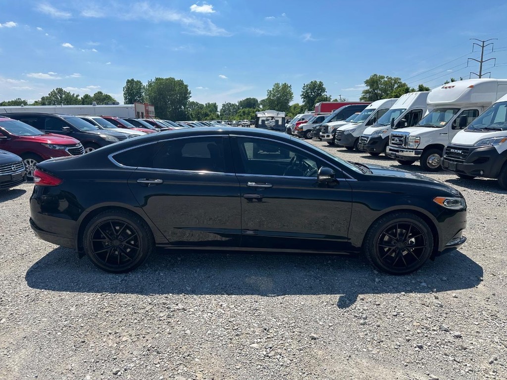 Ford Fusion Vehicle Full-screen Gallery Image 2