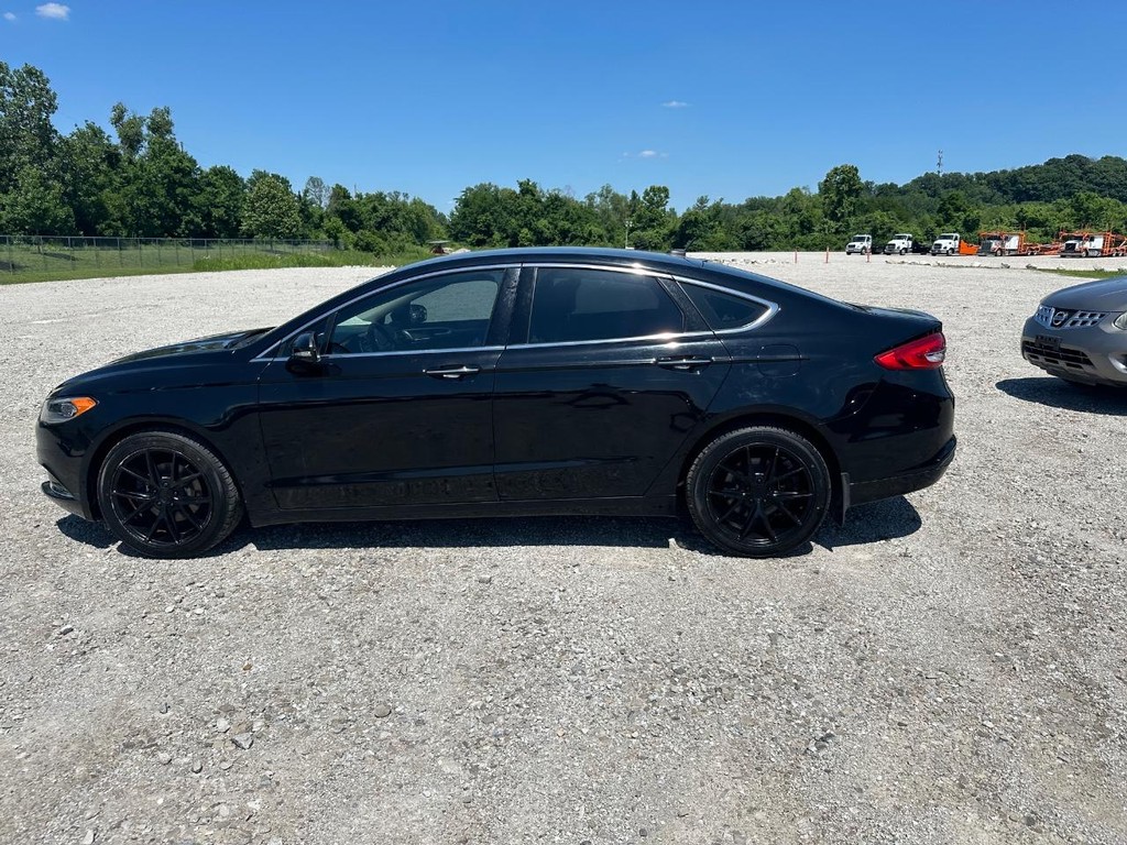 Ford Fusion Vehicle Full-screen Gallery Image 8