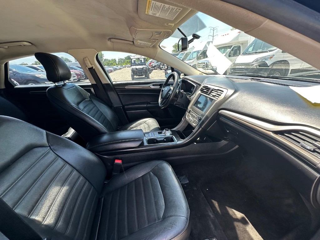 Ford Fusion Vehicle Full-screen Gallery Image 10