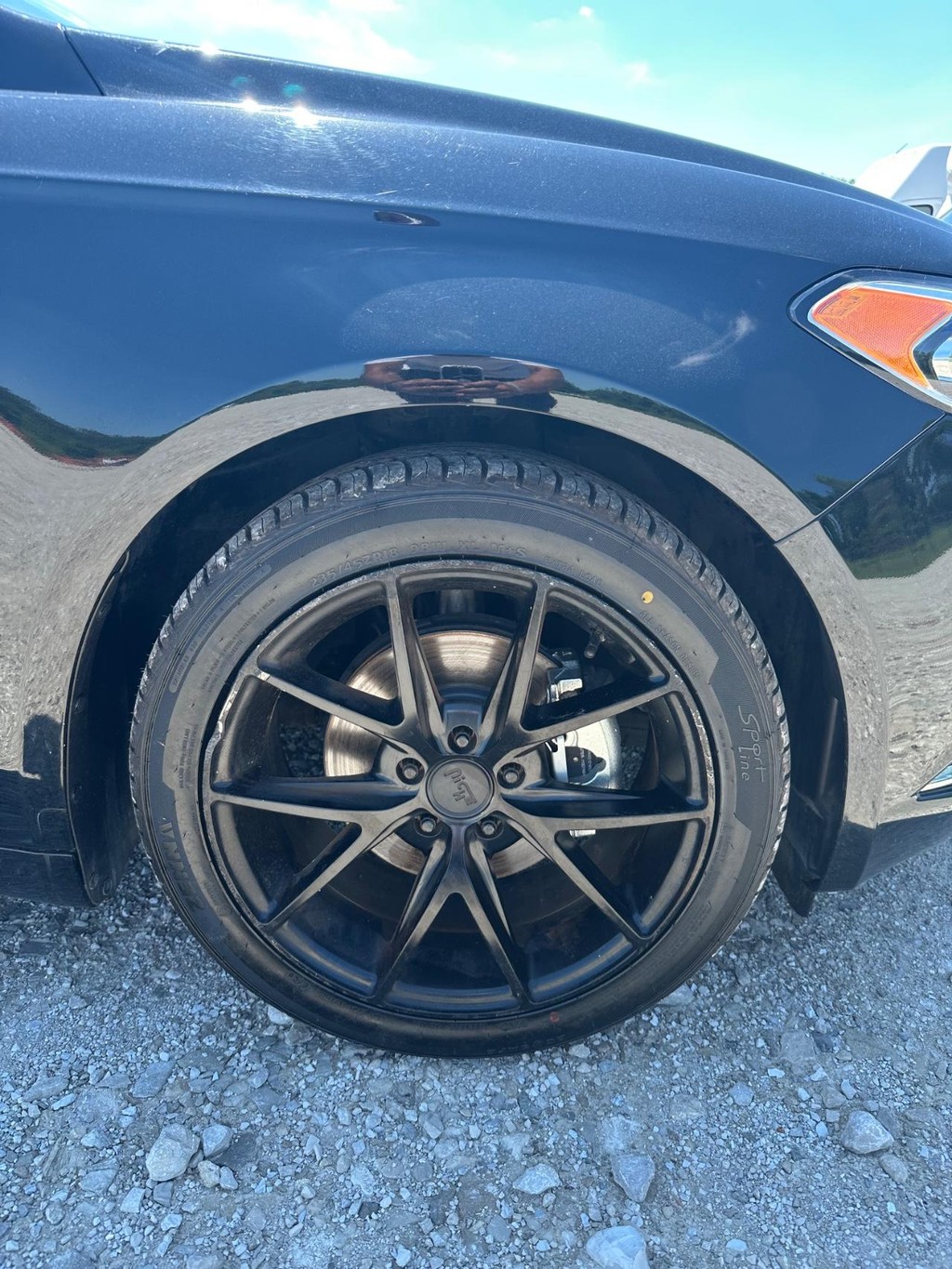 Ford Fusion Vehicle Full-screen Gallery Image 11