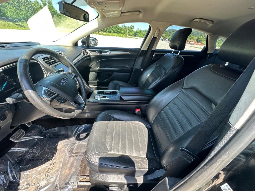 Ford Fusion Vehicle Full-screen Gallery Image 13