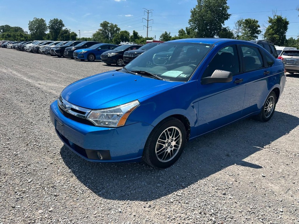 Ford Focus Sedan Vehicle Full-screen Gallery Image 4