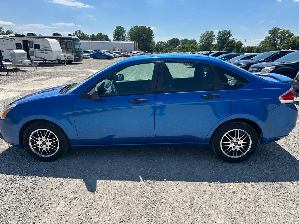 Ford Focus Sedan Vehicle Full-screen Gallery Image 5
