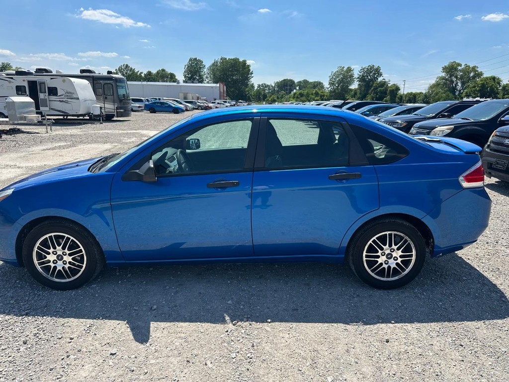 Ford Focus Sedan Vehicle Full-screen Gallery Image 6
