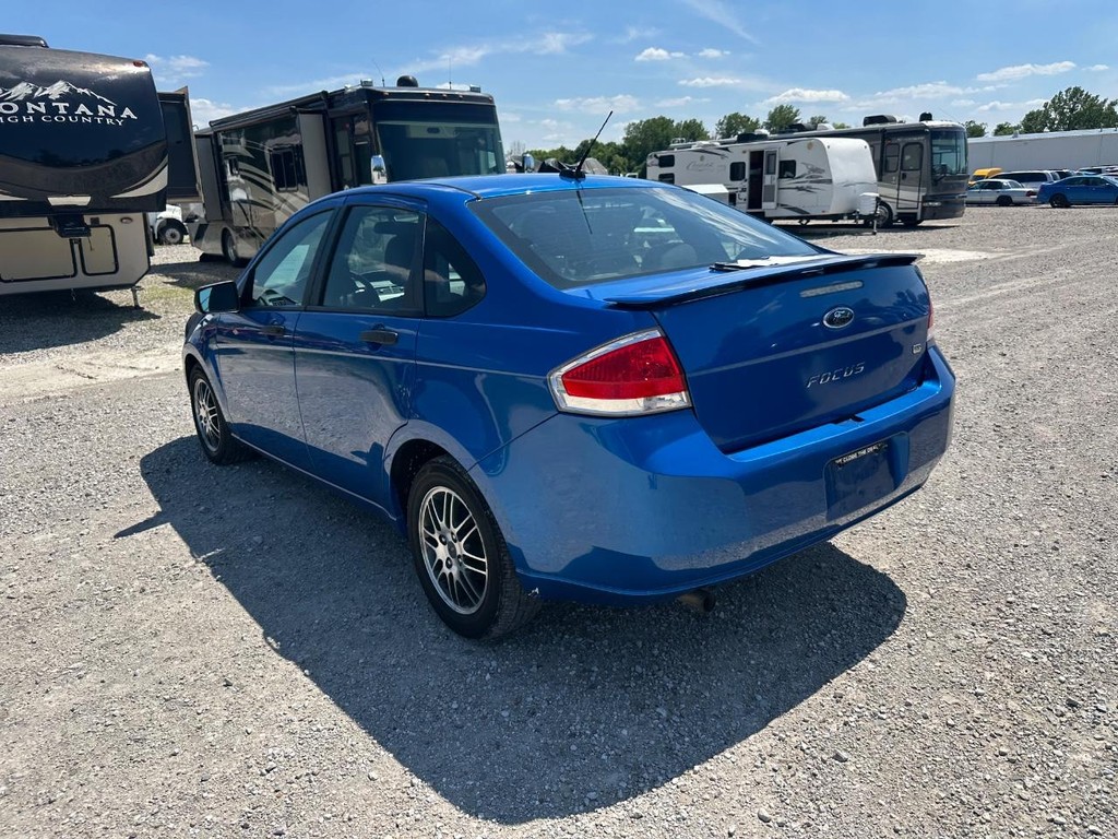 Ford Focus Sedan Vehicle Full-screen Gallery Image 7