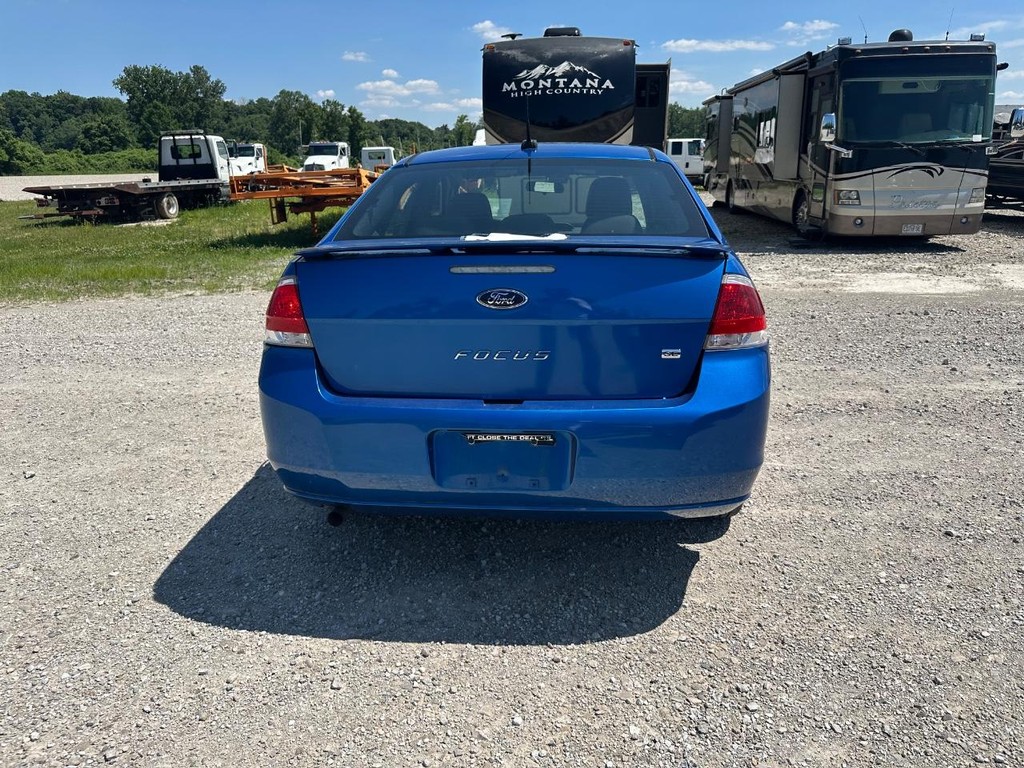 Ford Focus Sedan Vehicle Full-screen Gallery Image 8