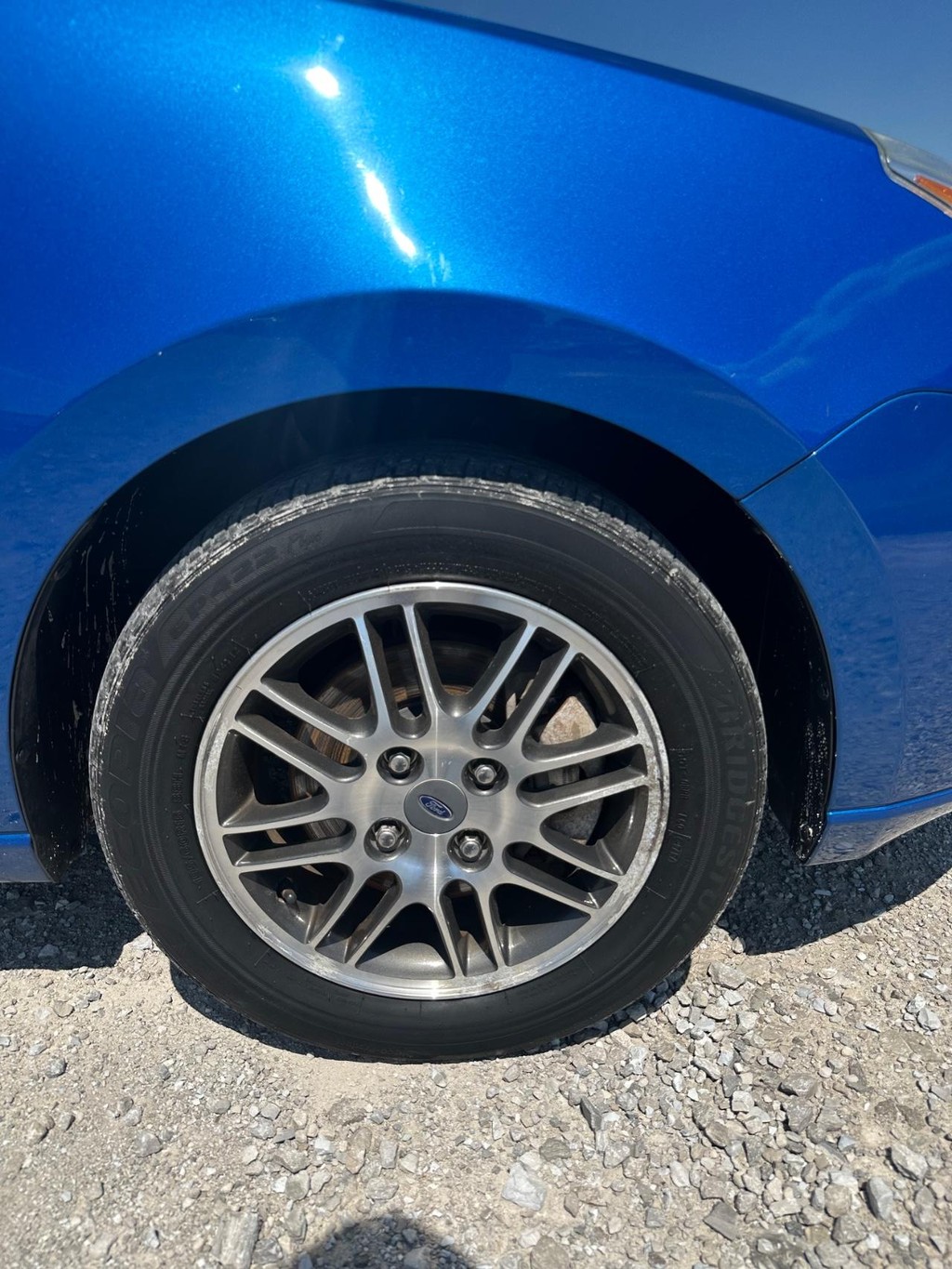 Ford Focus Sedan Vehicle Full-screen Gallery Image 12
