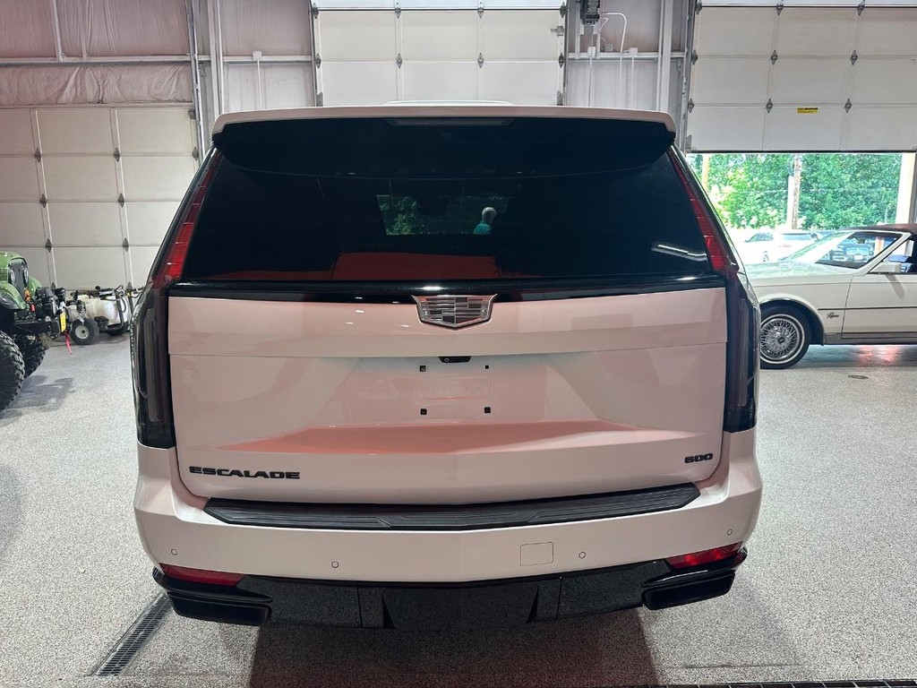 Cadillac Escalade Vehicle Full-screen Gallery Image 4