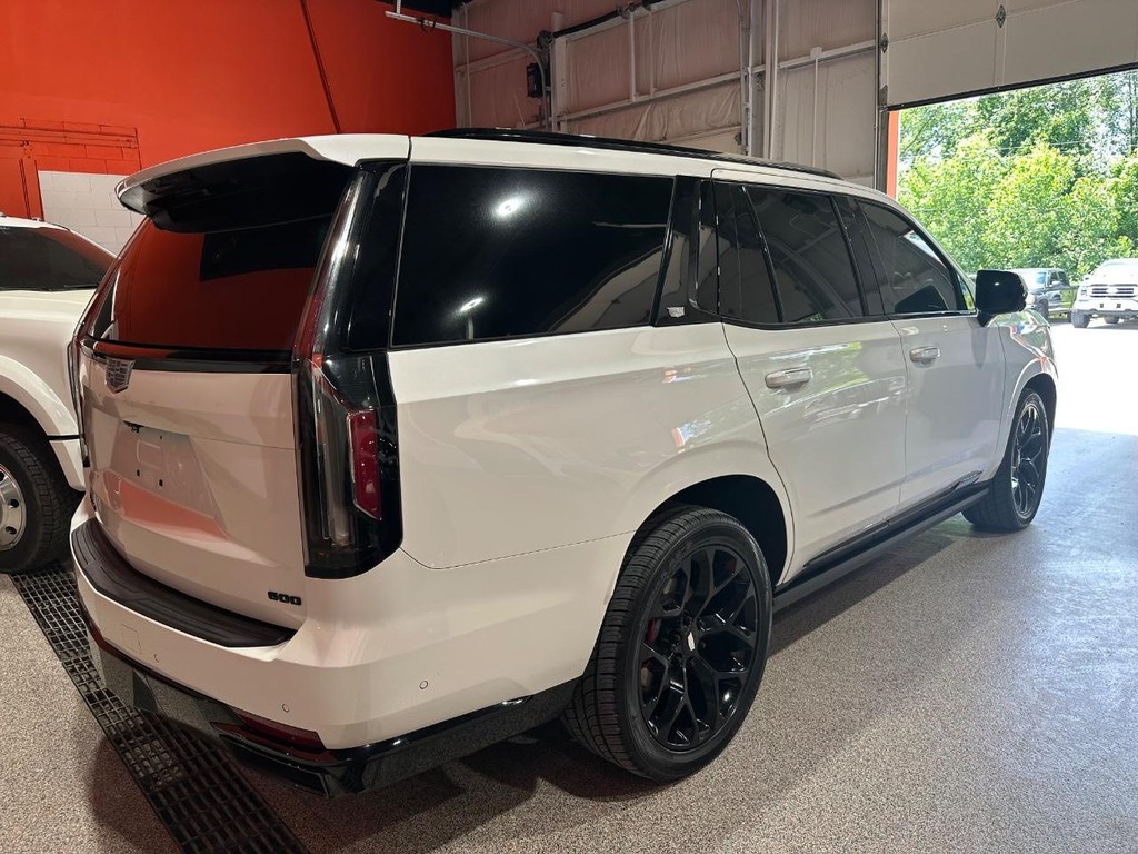 Cadillac Escalade Vehicle Full-screen Gallery Image 5