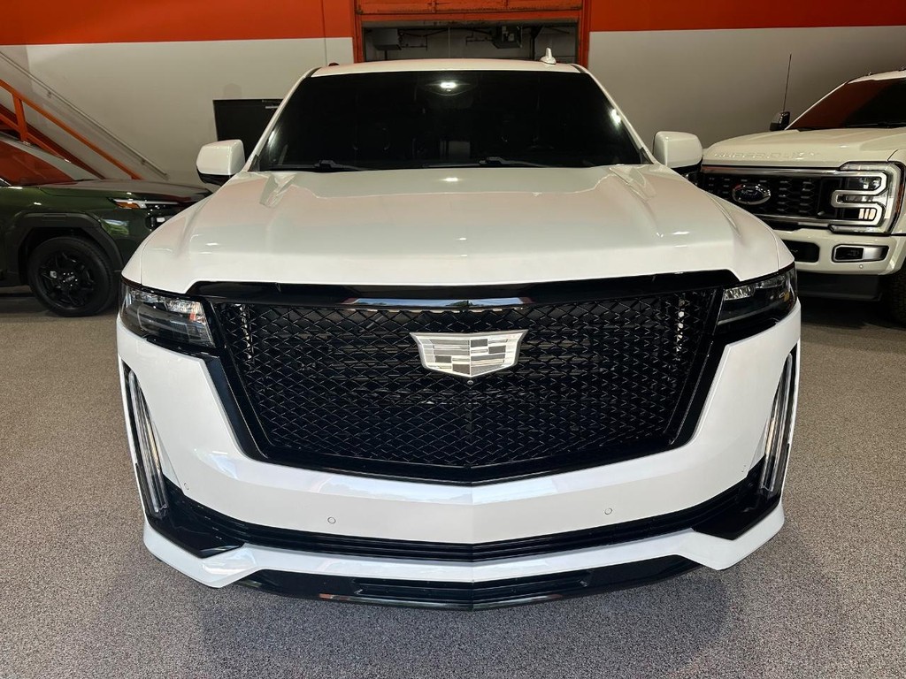 Cadillac Escalade Vehicle Full-screen Gallery Image 6