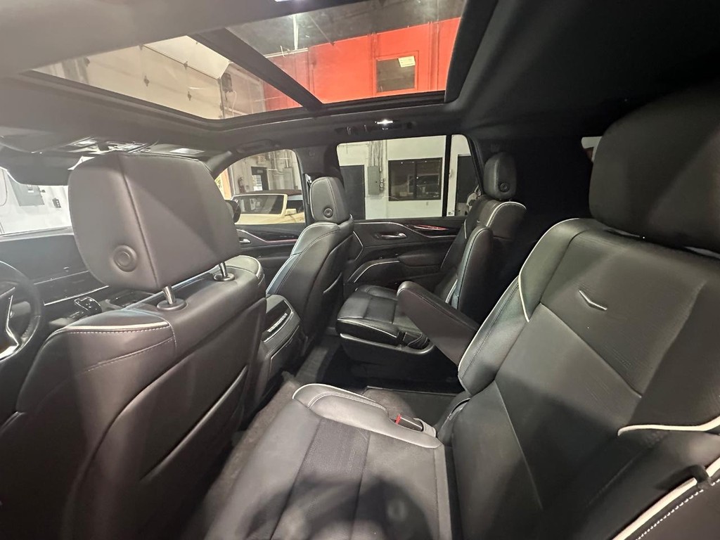 Cadillac Escalade Vehicle Full-screen Gallery Image 13