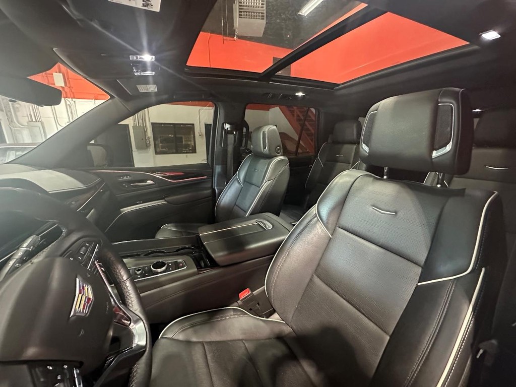 Cadillac Escalade Vehicle Full-screen Gallery Image 15