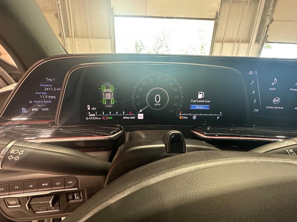 Cadillac Escalade Vehicle Full-screen Gallery Image 31