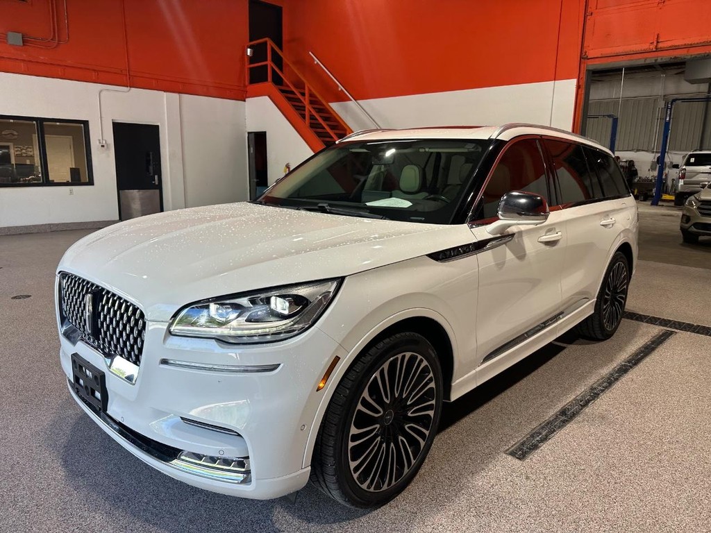 Lincoln Aviator Vehicle Full-screen Gallery Image 10