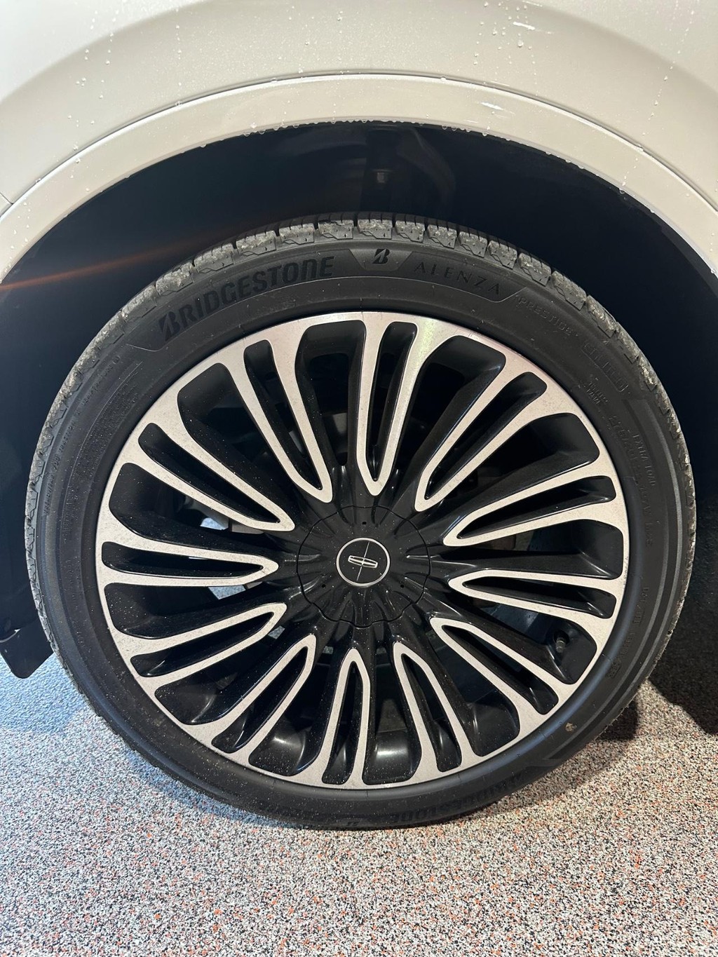 Lincoln Aviator Vehicle Full-screen Gallery Image 14
