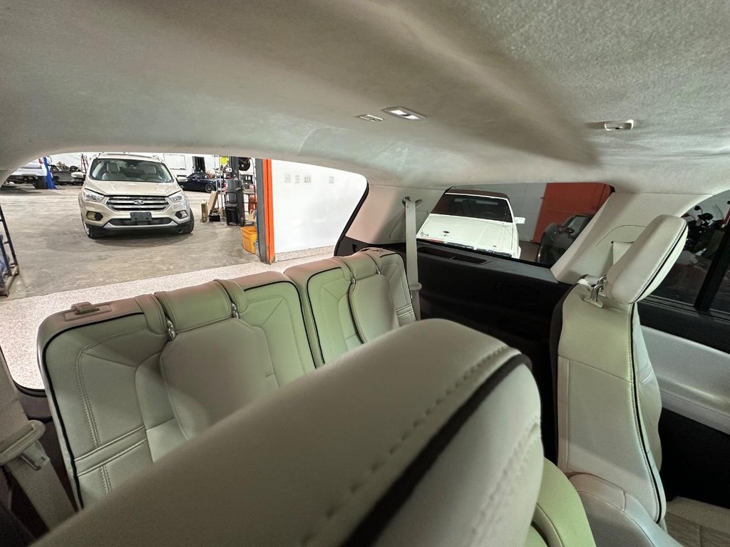 Lincoln Aviator Vehicle Full-screen Gallery Image 22