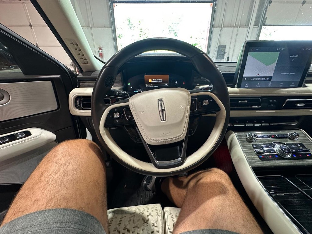 Lincoln Aviator Vehicle Full-screen Gallery Image 27