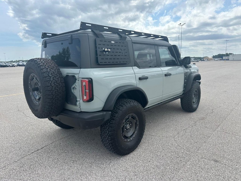 Ford Bronco Vehicle Full-screen Gallery Image 4
