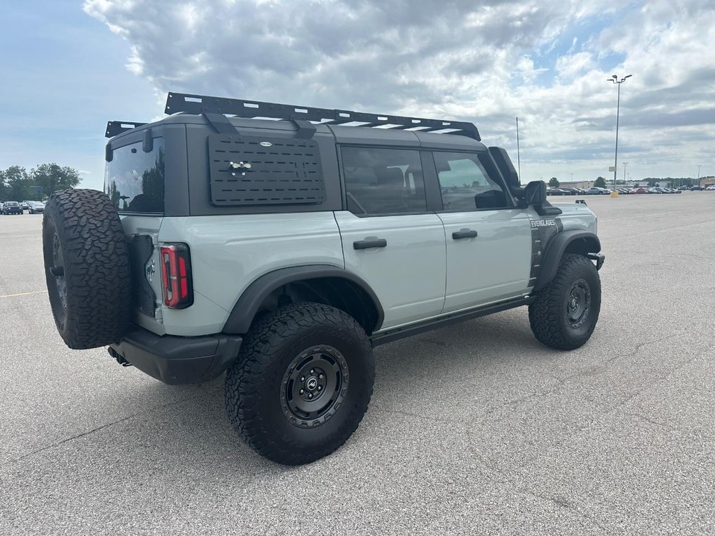 Ford Bronco Vehicle Full-screen Gallery Image 5