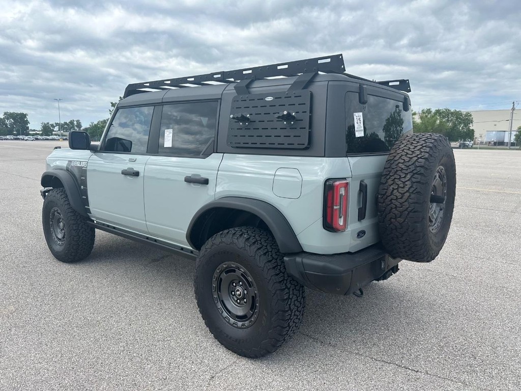 Ford Bronco Vehicle Full-screen Gallery Image 6
