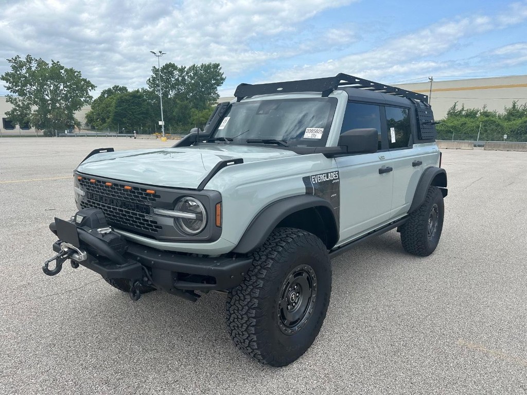 Ford Bronco Vehicle Full-screen Gallery Image 9