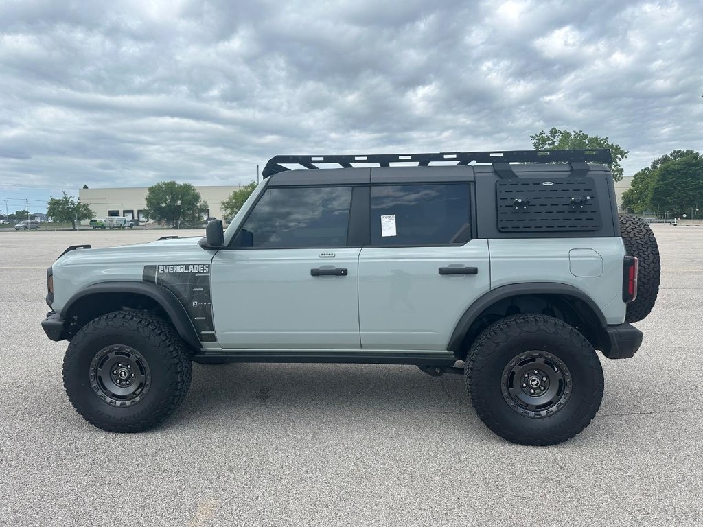Ford Bronco Vehicle Full-screen Gallery Image 11