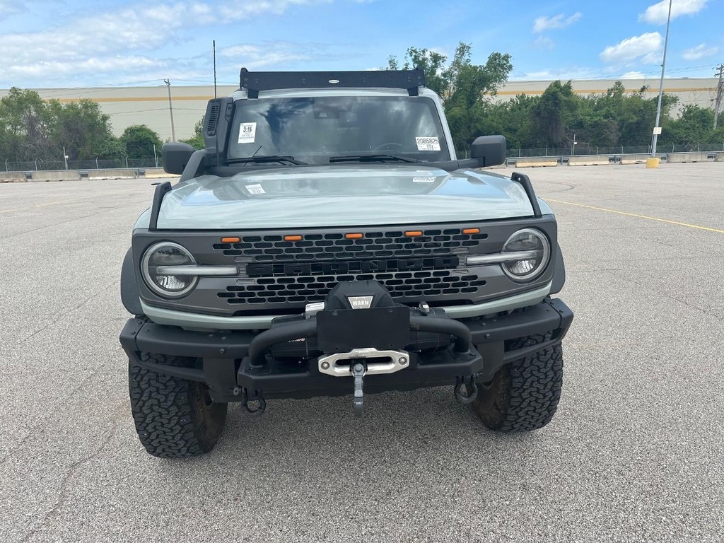 Ford Bronco Vehicle Full-screen Gallery Image 14