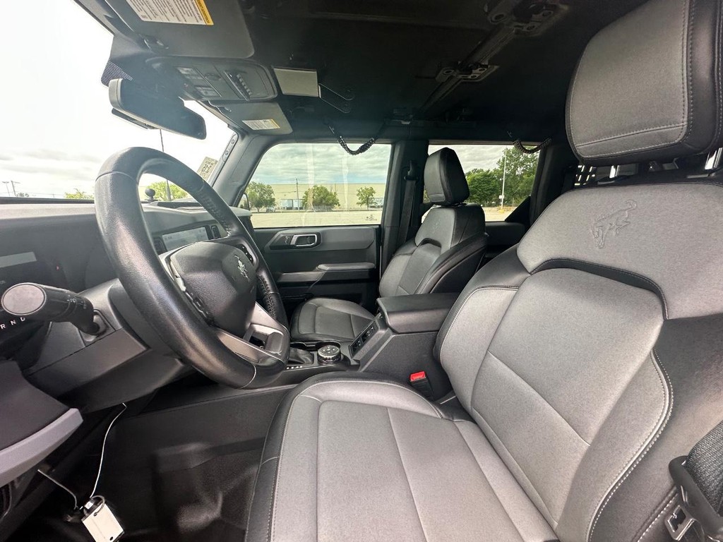 Ford Bronco Vehicle Full-screen Gallery Image 18
