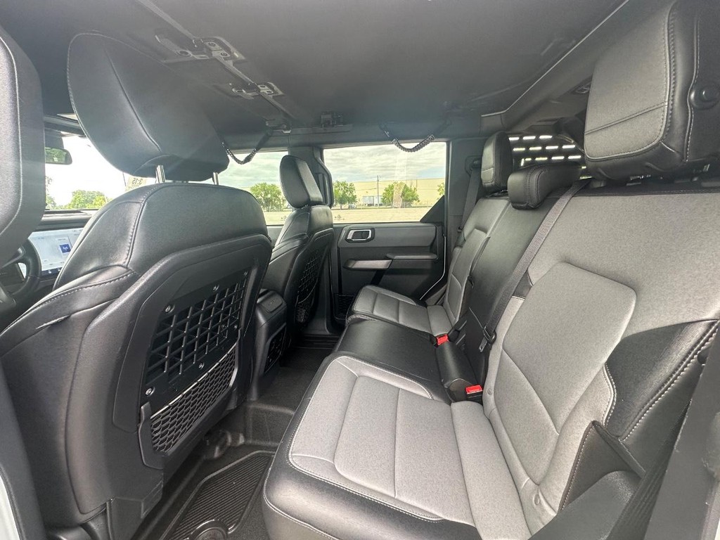 Ford Bronco Vehicle Full-screen Gallery Image 19