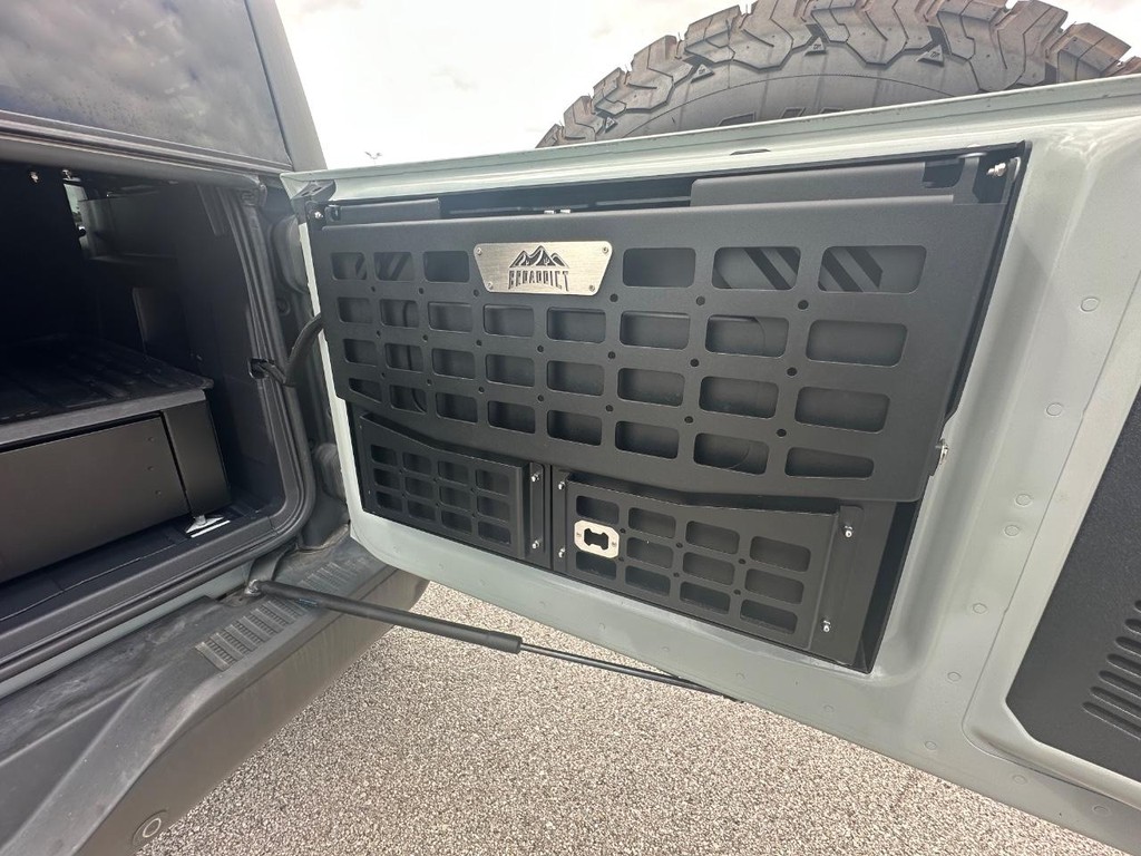 Ford Bronco Vehicle Full-screen Gallery Image 22