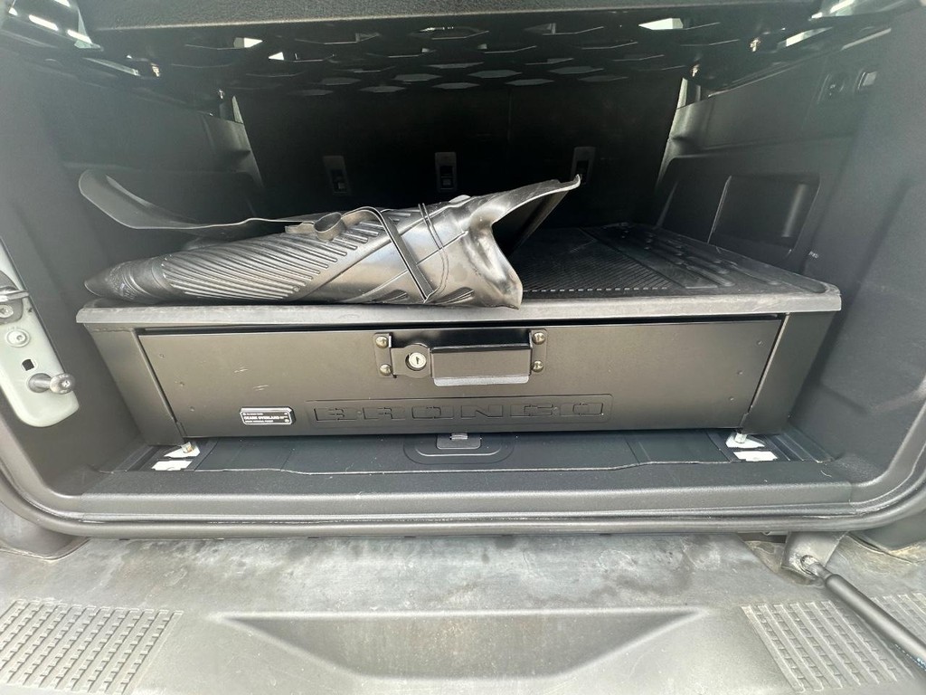 Ford Bronco Vehicle Full-screen Gallery Image 23