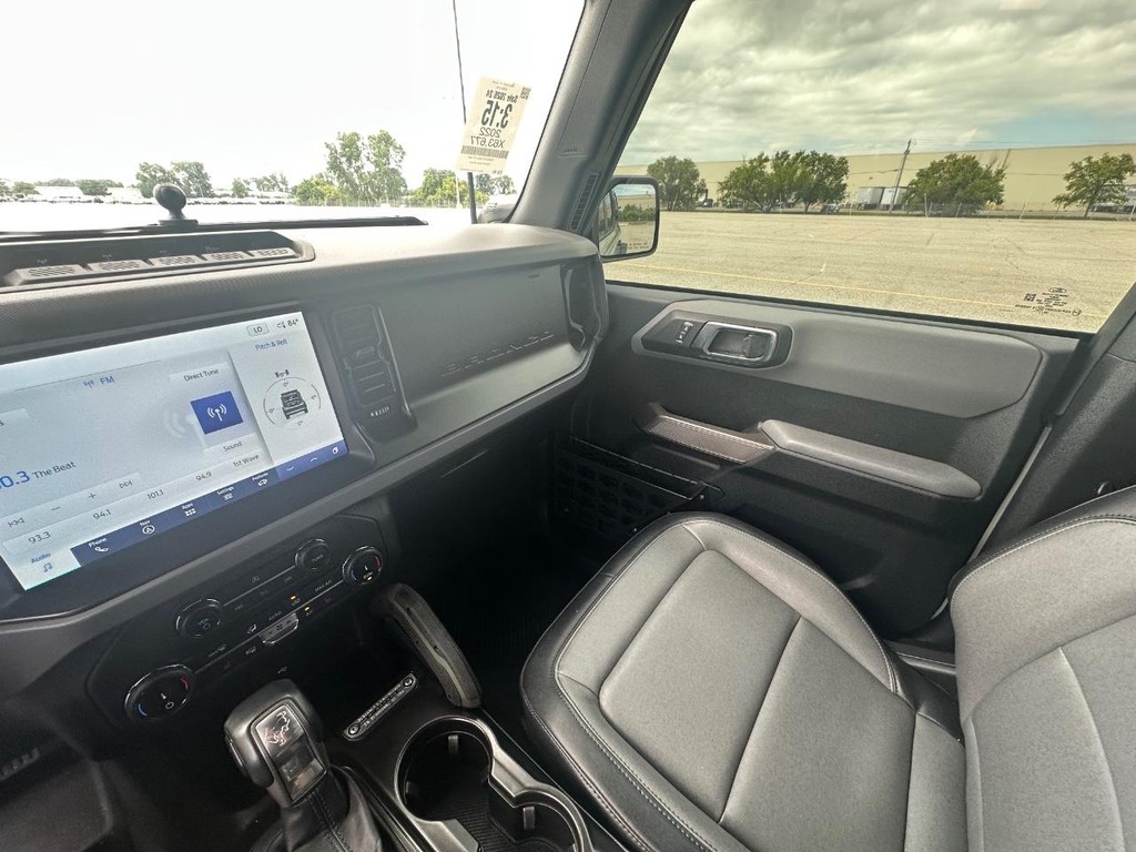 Ford Bronco Vehicle Full-screen Gallery Image 32
