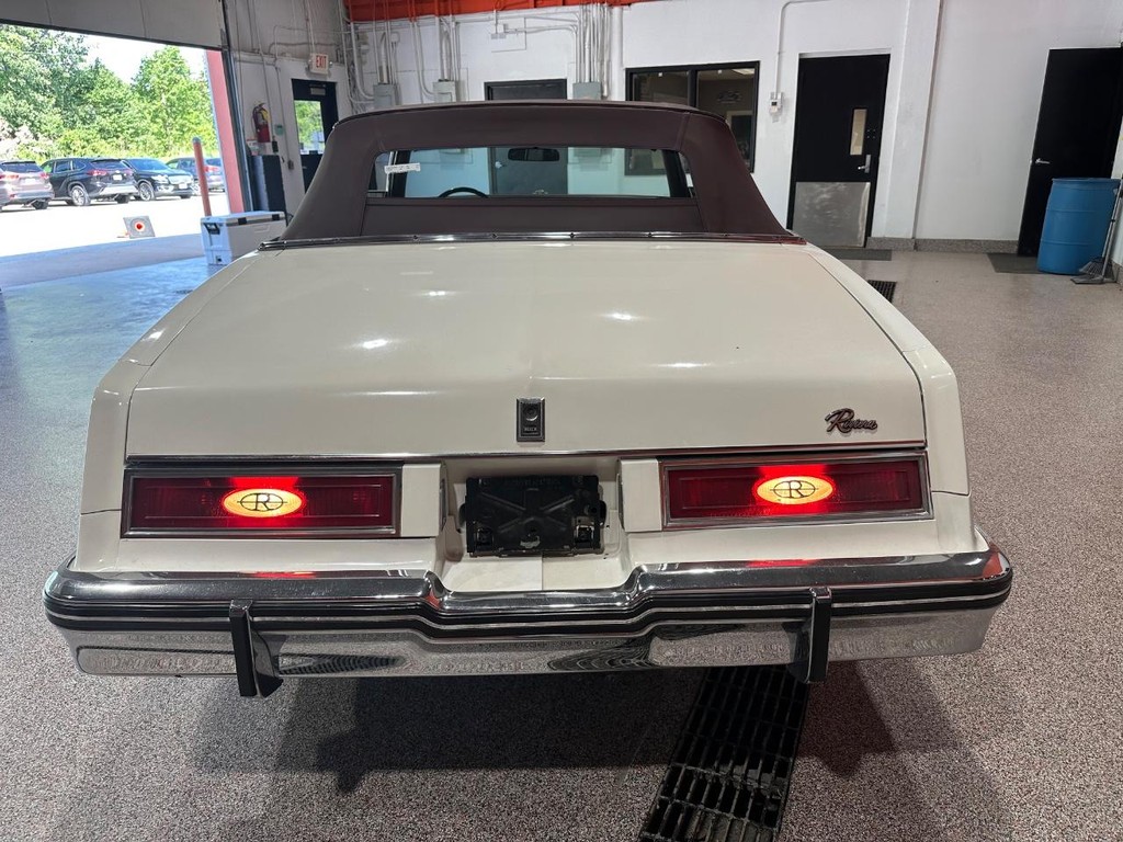 Buick Riviera Vehicle Full-screen Gallery Image 05