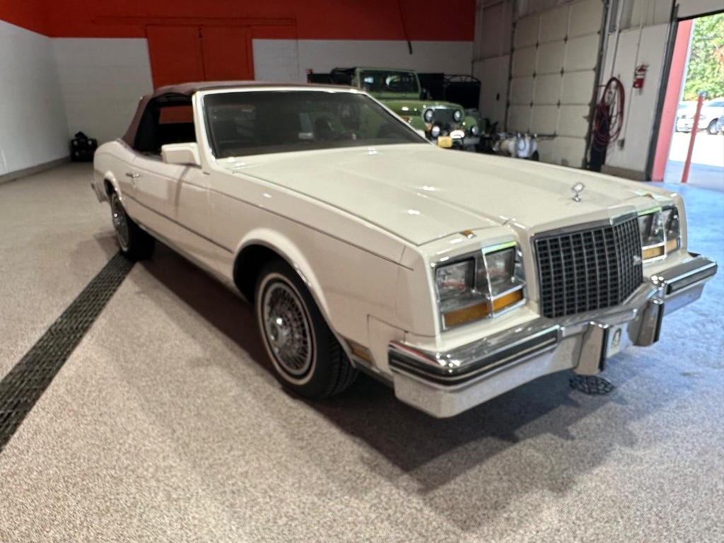 Buick Riviera Vehicle Full-screen Gallery Image 11