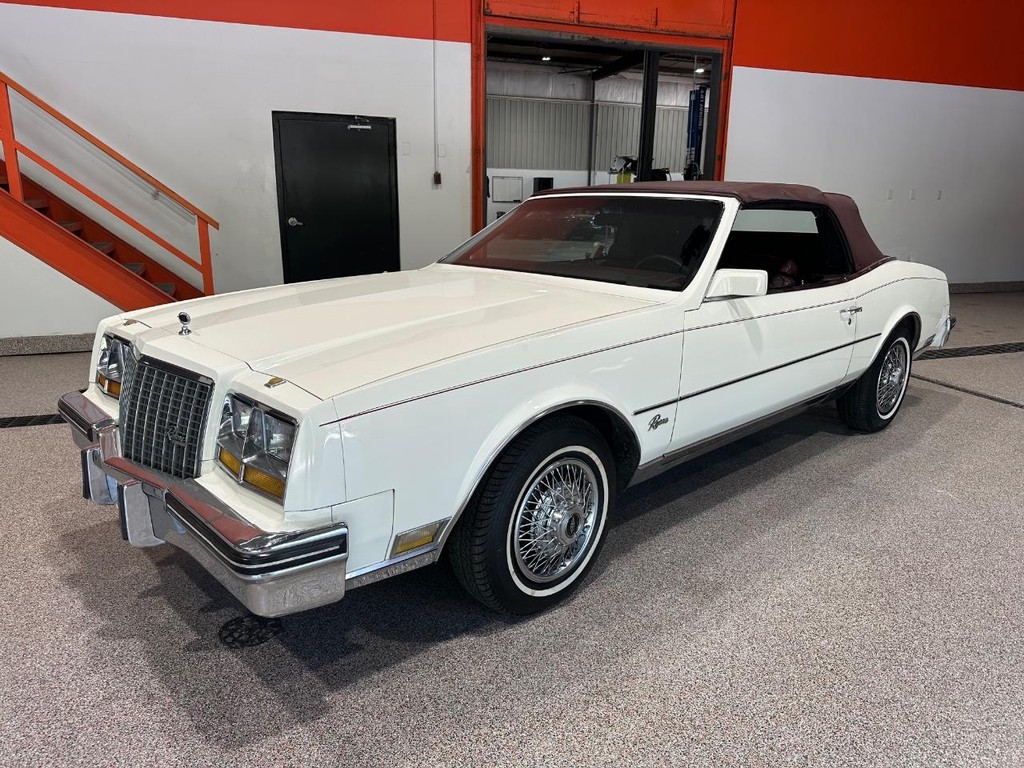 Buick Riviera Vehicle Full-screen Gallery Image 18