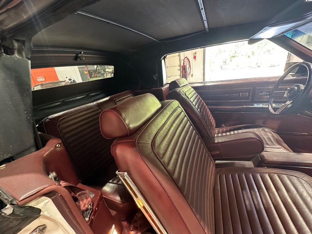 Buick Riviera Vehicle Full-screen Gallery Image 23
