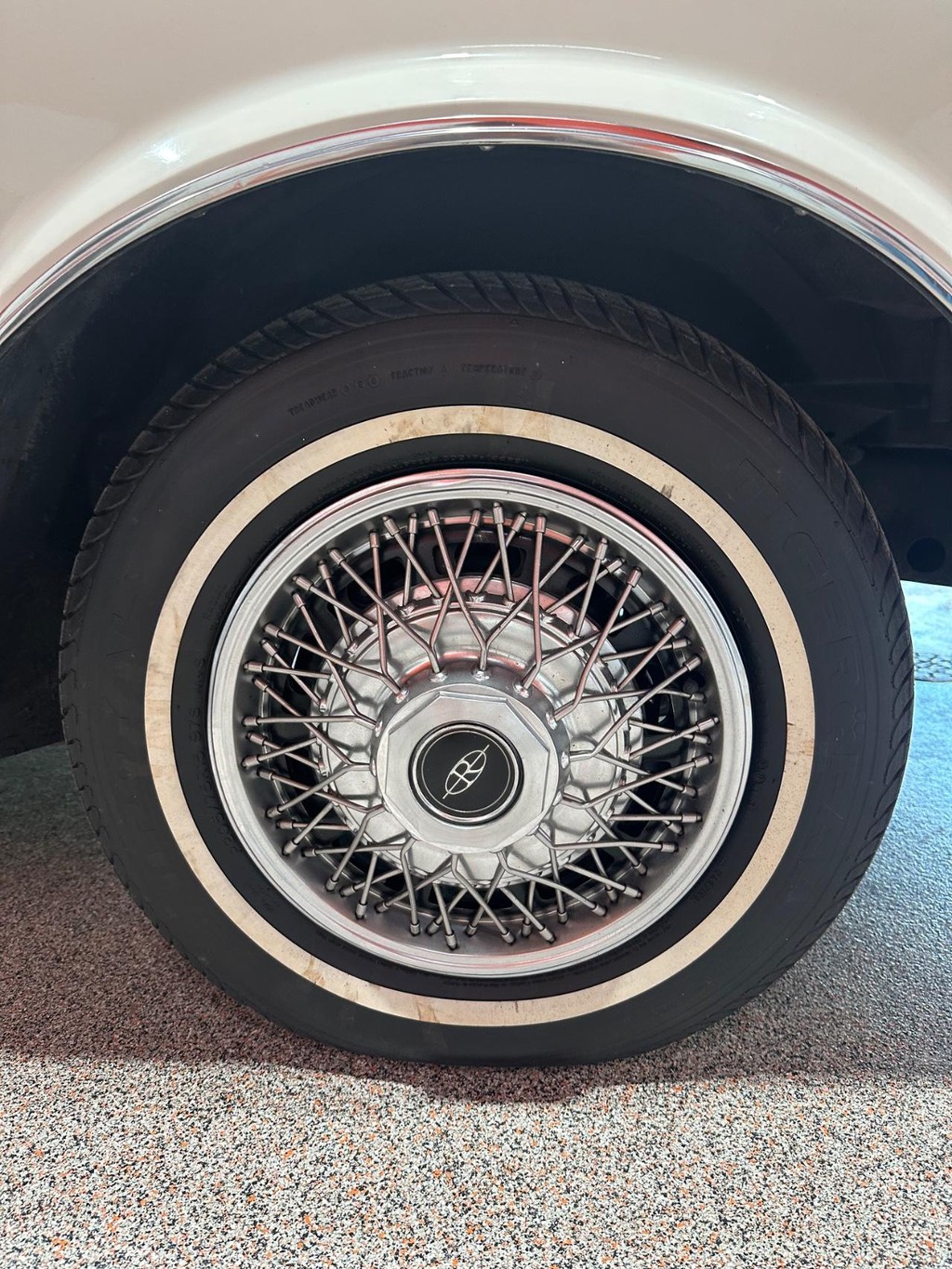 Buick Riviera Vehicle Full-screen Gallery Image 24