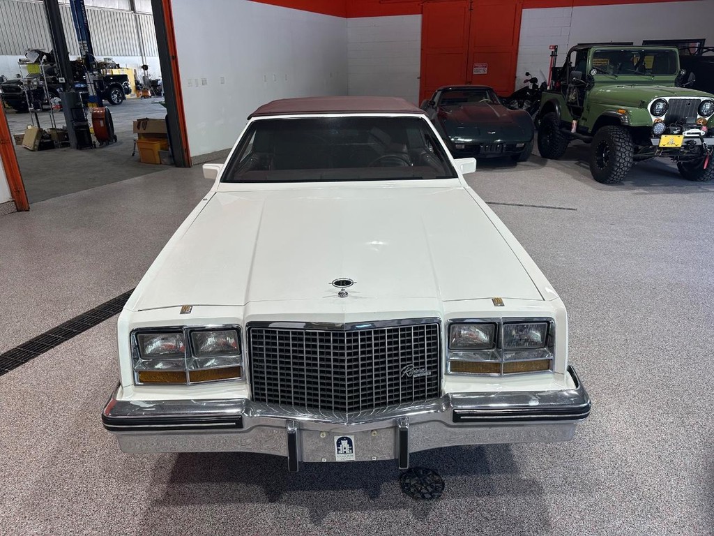 Buick Riviera Vehicle Full-screen Gallery Image 26