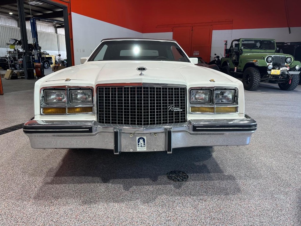 Buick Riviera Vehicle Full-screen Gallery Image 27