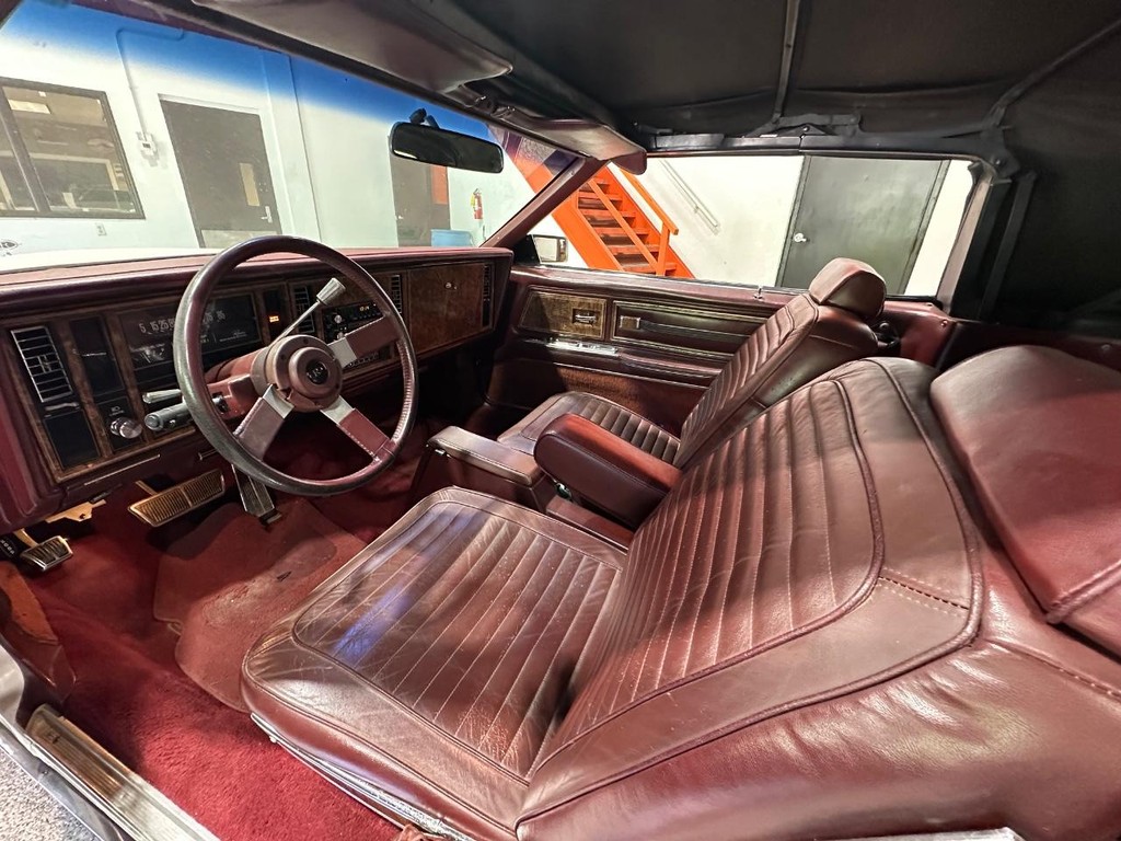 Buick Riviera Vehicle Full-screen Gallery Image 28