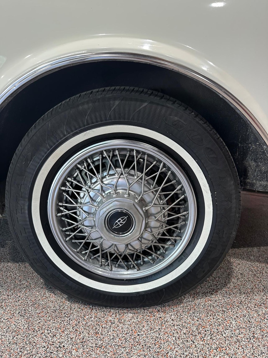Buick Riviera Vehicle Full-screen Gallery Image 29