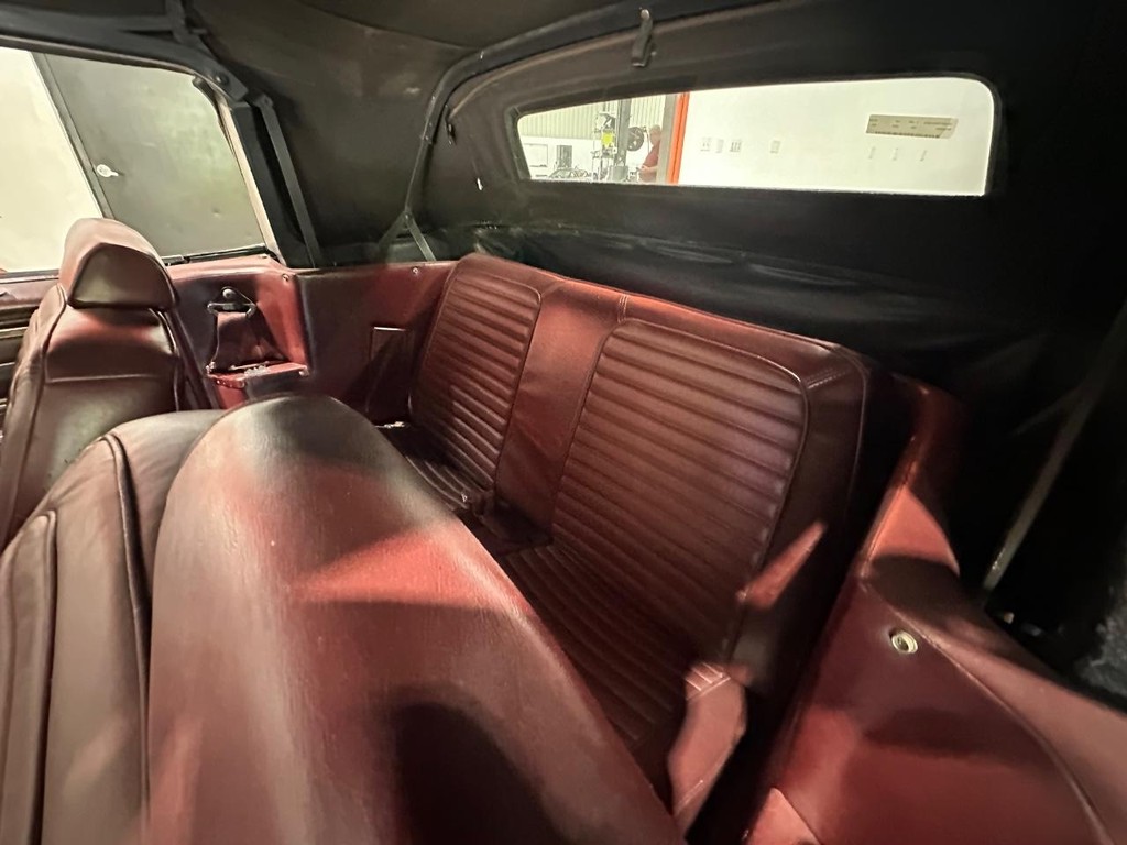Buick Riviera Vehicle Full-screen Gallery Image 31
