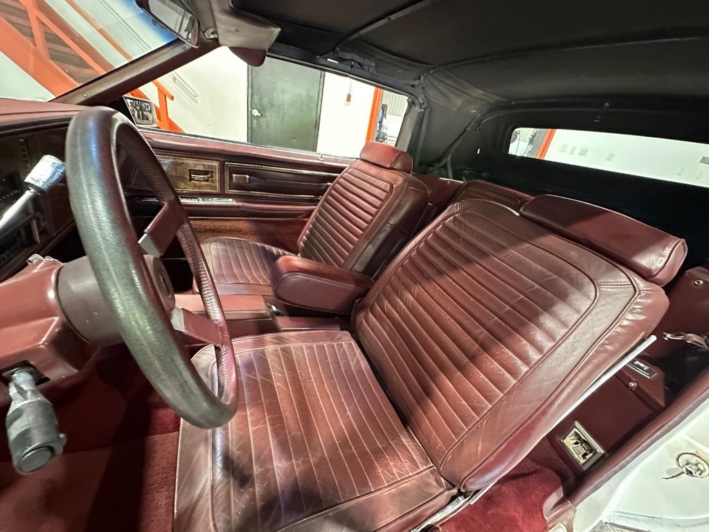 Buick Riviera Vehicle Full-screen Gallery Image 32