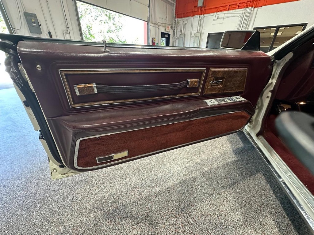 Buick Riviera Vehicle Full-screen Gallery Image 33