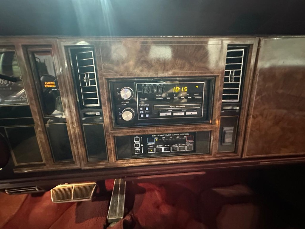 Buick Riviera Vehicle Full-screen Gallery Image 39