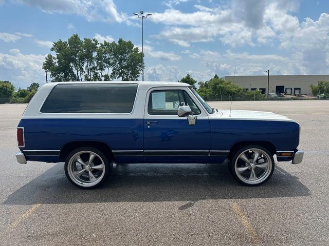 Dodge Ramcharger Vehicle Full-screen Gallery Image 2
