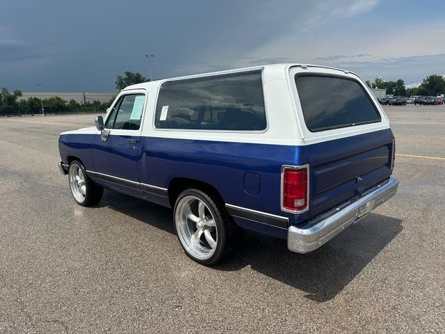 Dodge Ramcharger Vehicle Full-screen Gallery Image 3