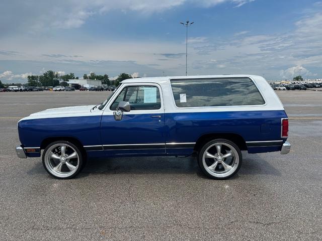 Dodge Ramcharger Vehicle Full-screen Gallery Image 8