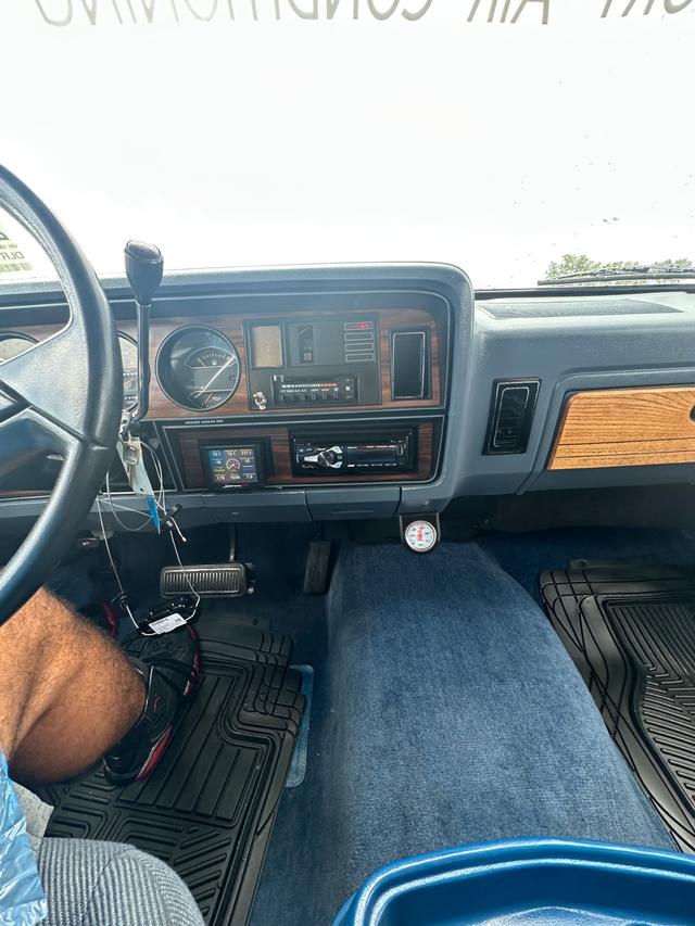 Dodge Ramcharger Vehicle Full-screen Gallery Image 21